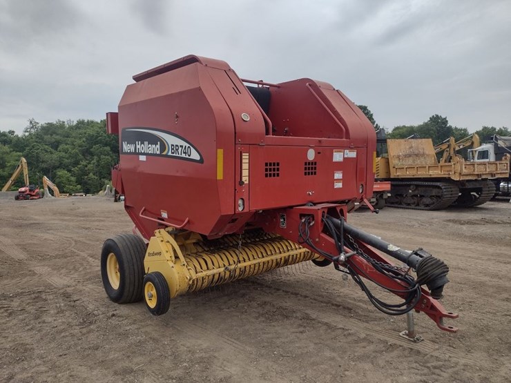 new-holland-br740-image-22