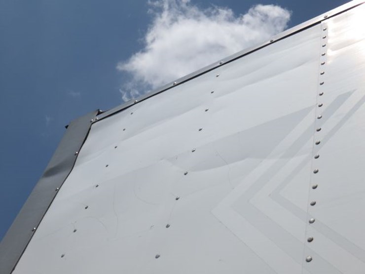 2016-freightliner-m2-106-image-9