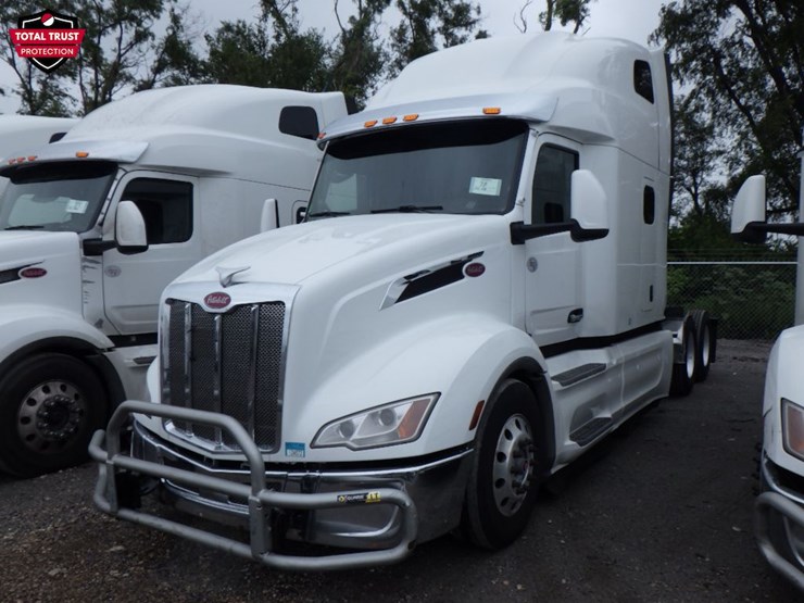 2022-peterbilt-579-image-1