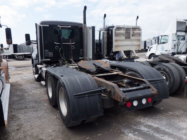 2015-kenworth-t880-image-11