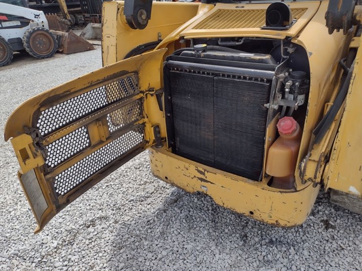 john-deere-250-image-23