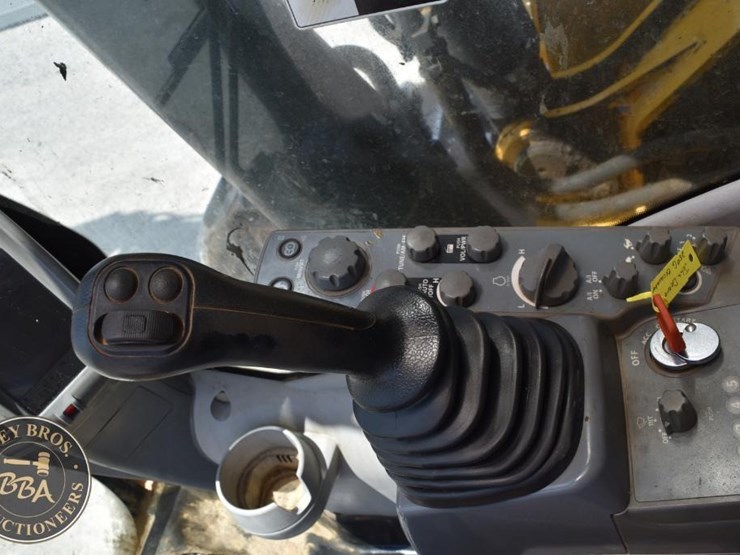 2016-deere-350g-lc-image-66