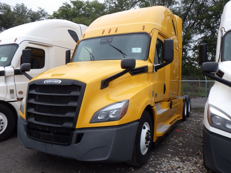2022-freightliner-cascadia-126-image-1
