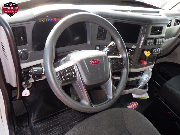 2023-peterbilt-579-image-17