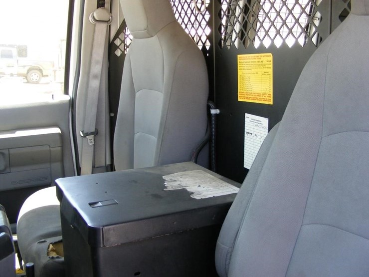 2010-ford-e250-image-8