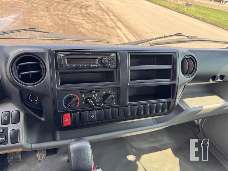 2018-hino-195-image-28
