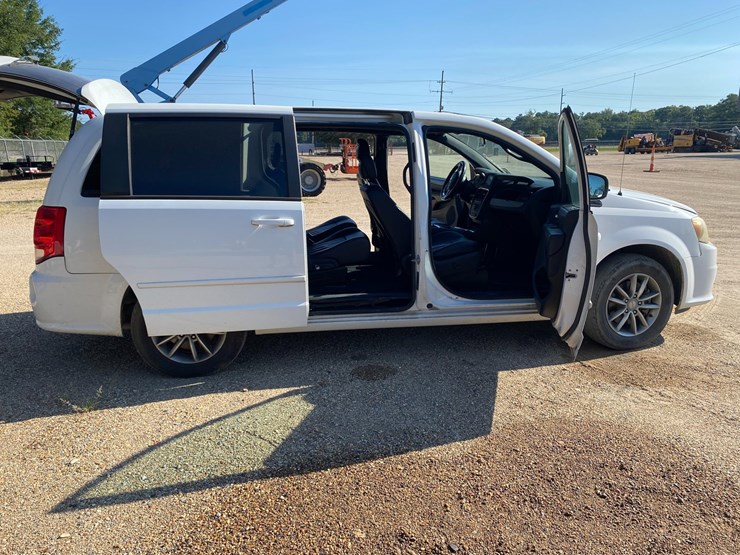 2013-dodge-grand-caravan-image-14
