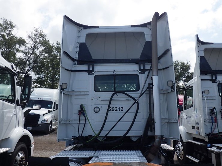 2019-volvo-vnr300-image-12