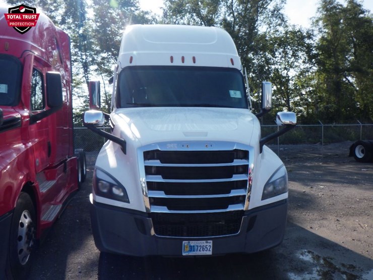 2022-freightliner-cascadia-126-image-2