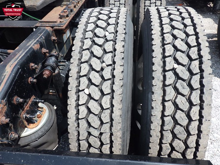 2019-freightliner-cascadia-126-image-9