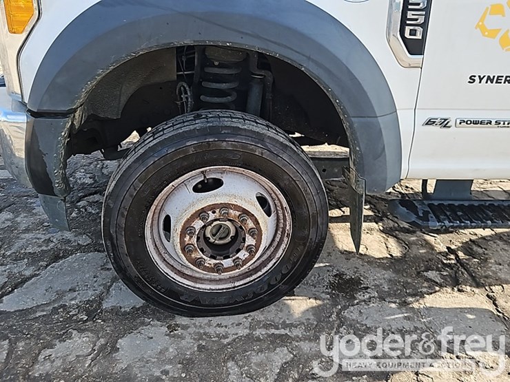 2017-ford-f550-image-11