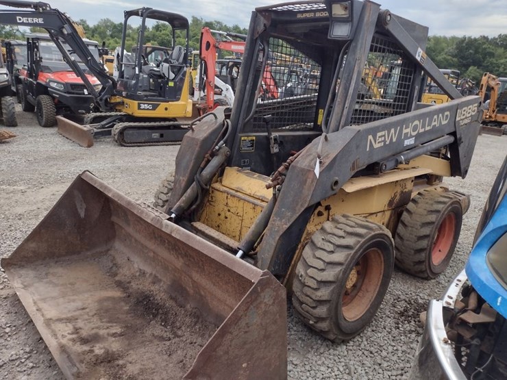 new-holland-lx885-image-1