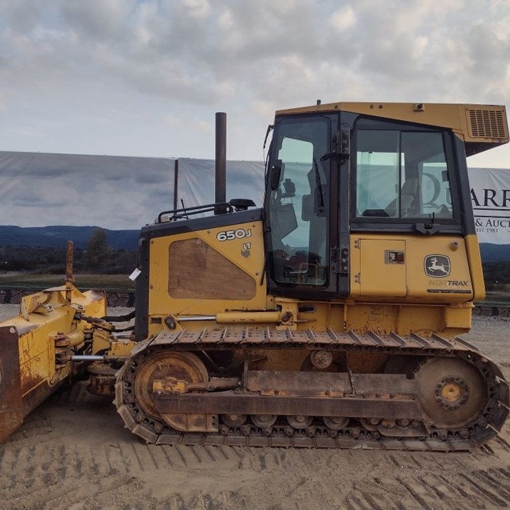 DEERE 650J LT