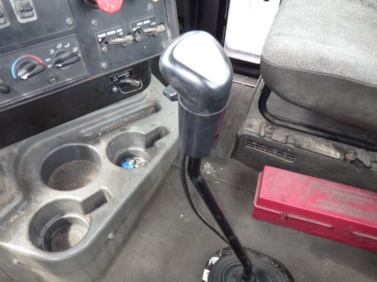 2001-international-9400i-image-24