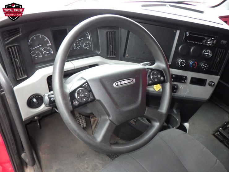 2022-freightliner-cascadia-126-image-18