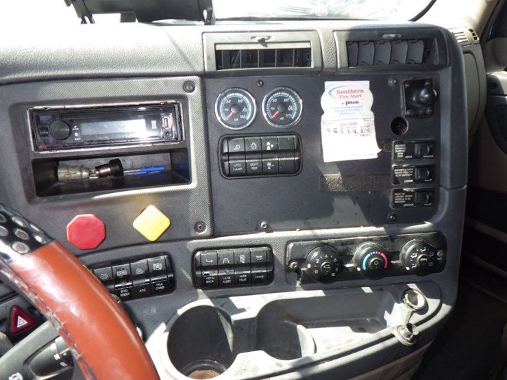 2018-freightliner-cascadia-125-evolution-image-21