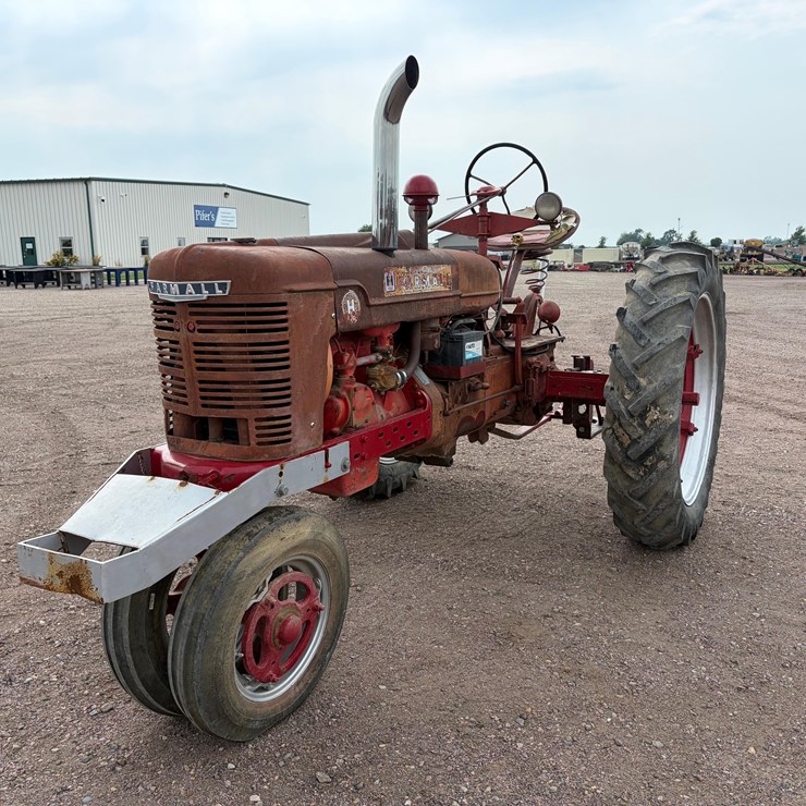 1948 IHC Farmall H Tractor