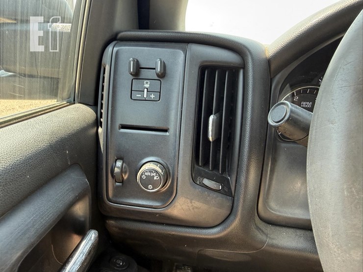 2015-chevrolet-3500hd-image-33