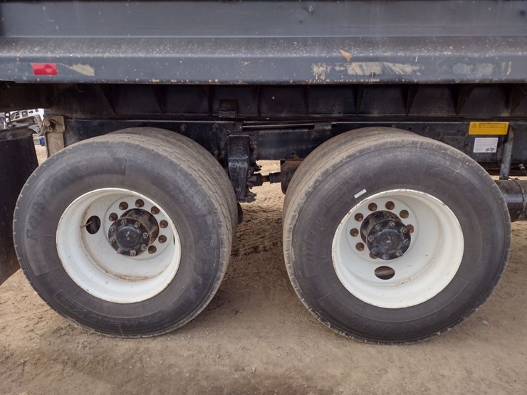 peterbilt-348-image-22