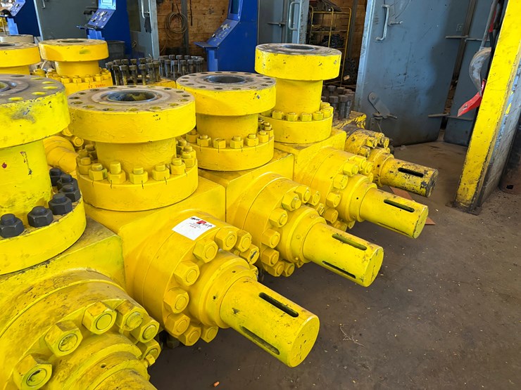 (4x$)-7-1/16”-15k-hydraulic-frac-valves,-field-ready-image-1