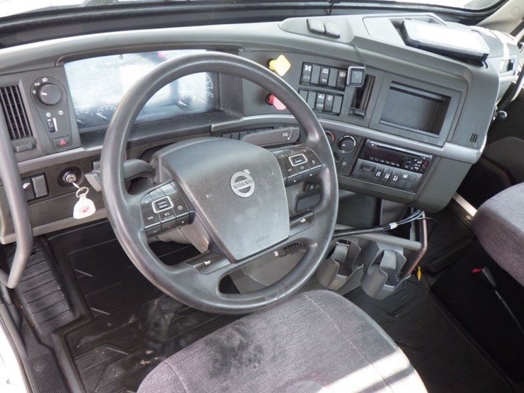 2019-volvo-vnr300-image-15