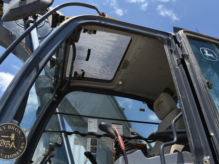 2016-deere-350g-lc-image-57