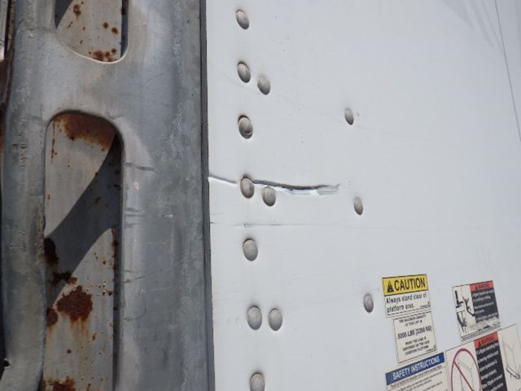 2016-peterbilt-220-image-9