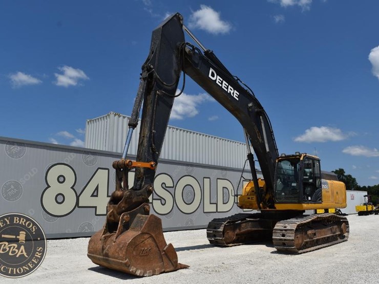 2016-deere-350g-lc-image-1