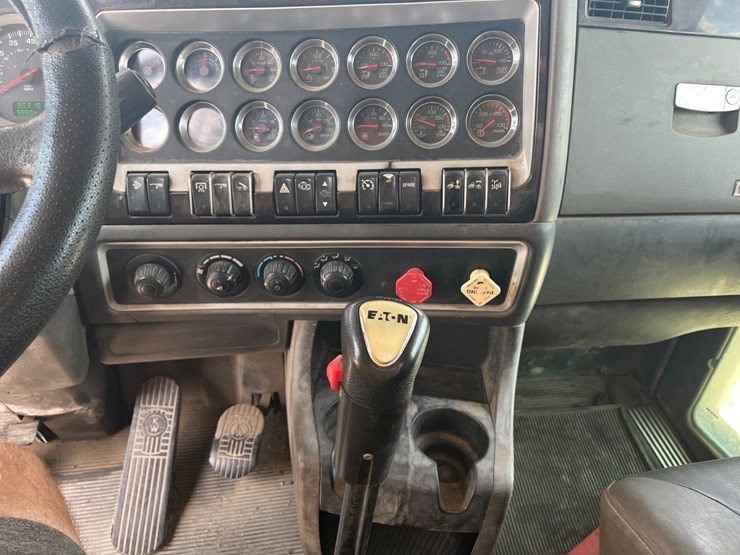 #39299-•-2010-kenworth-w9-image-20