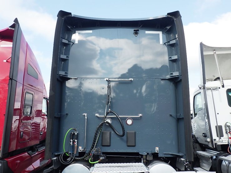 2024-kenworth-t680-image-18