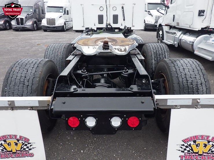 2024-kenworth-t680-image-11