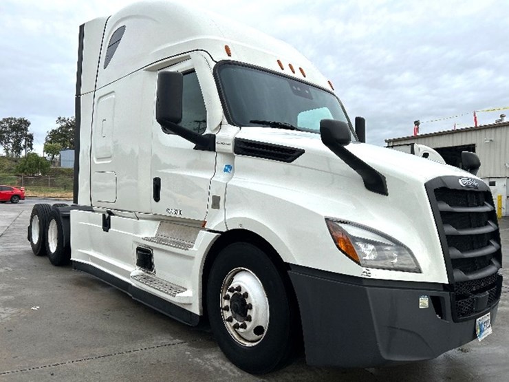 2022-freightliner-cascadia-126-image-1