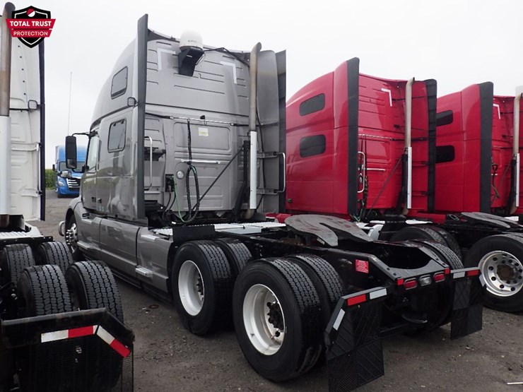 2023-volvo-vnl860-image-14