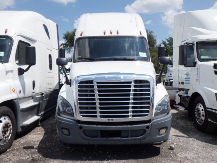 2016-freightliner-cascadia-125-evolution-image-2