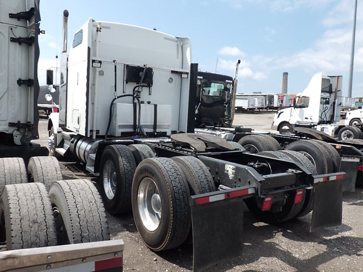 2016-kenworth-t800-image-13