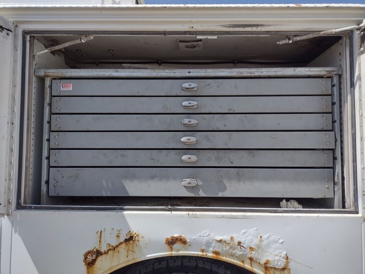 2008-peterbilt-384-image-20