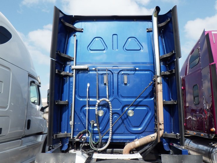 2020-freightliner-cascadia-125-image-20