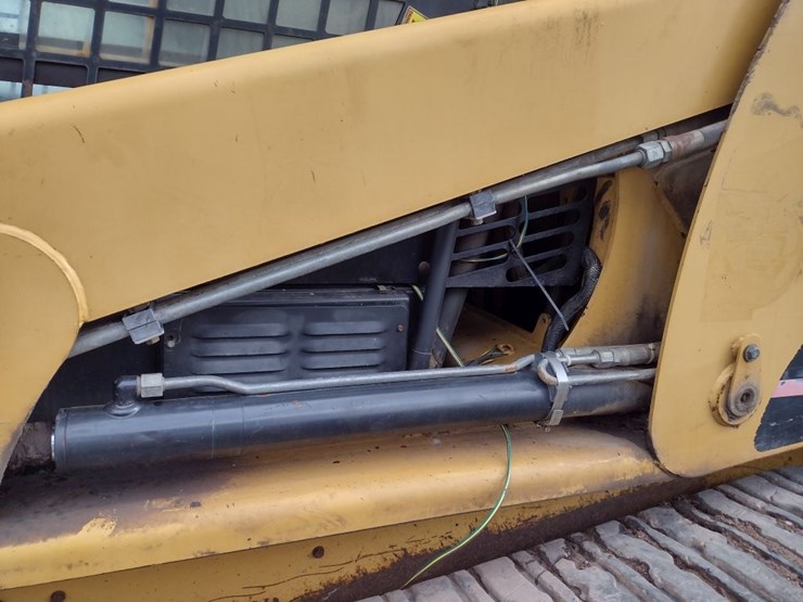 caterpillar-277b-image-17