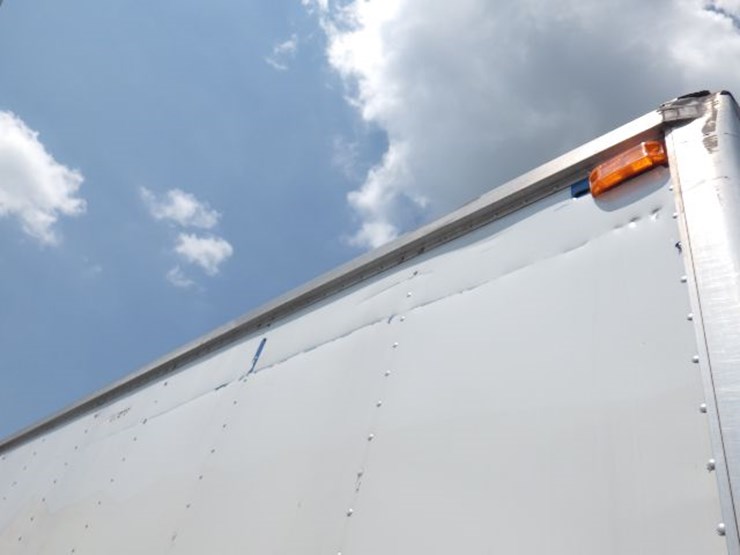 2018-freightliner-m2-106-image-9