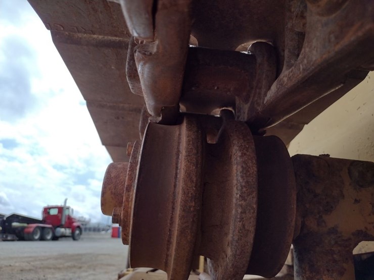 caterpillar-939c-image-16
