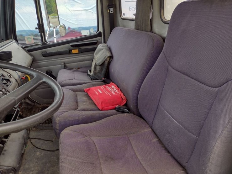 freightliner-fl80-image-12