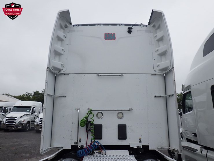 2023-peterbilt-579-image-15