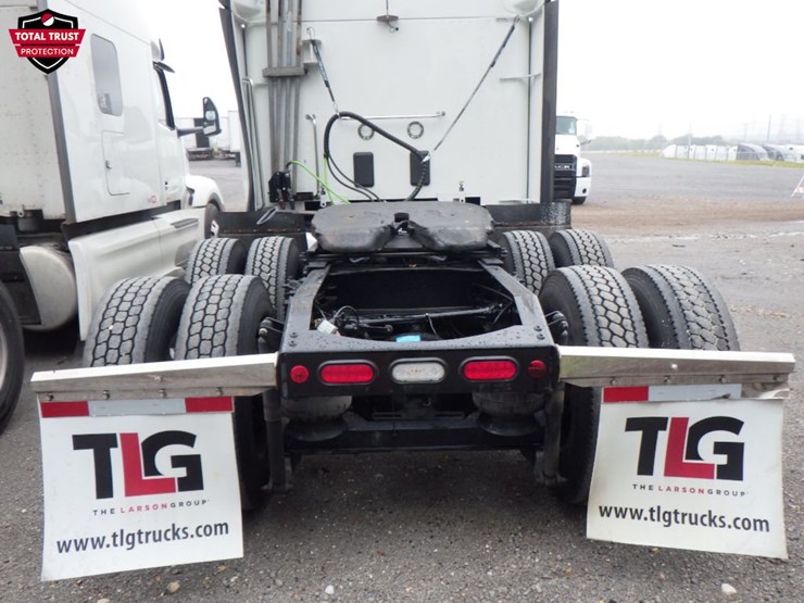 2022-peterbilt-579-image-11