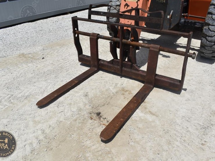 2012-jlg-g9-43a-image-10