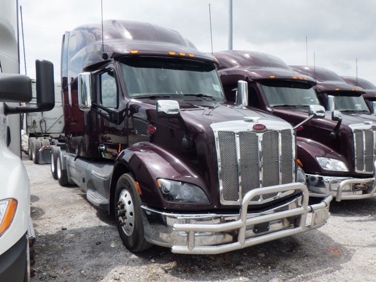 2019-peterbilt-579-image-3