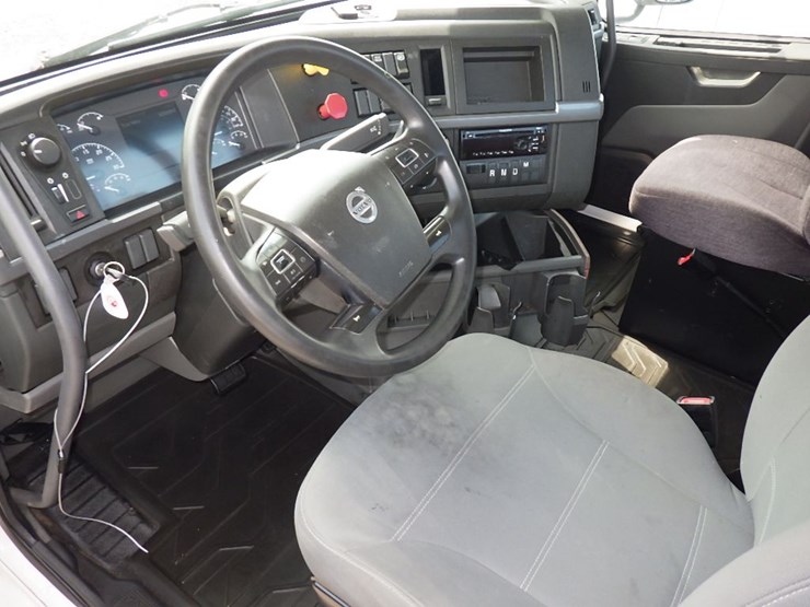 2019-volvo-vnr300-image-19