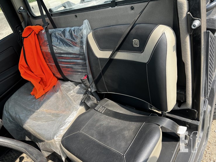 2025-john-deere-gator-xuv-835r-image-9