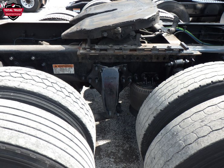 2023-freightliner-cascadia-126-image-9