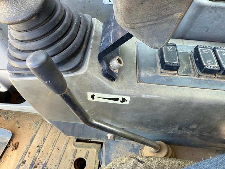 2012-takeuchi-tb250-image-25