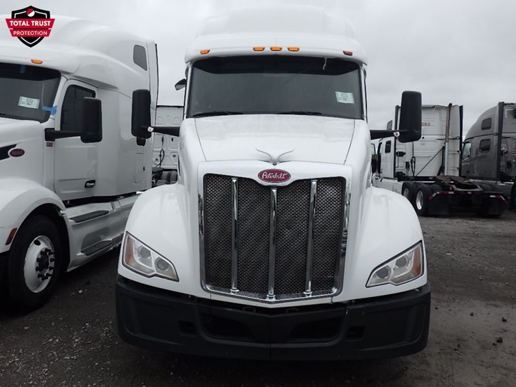 2023-peterbilt-579-image-2